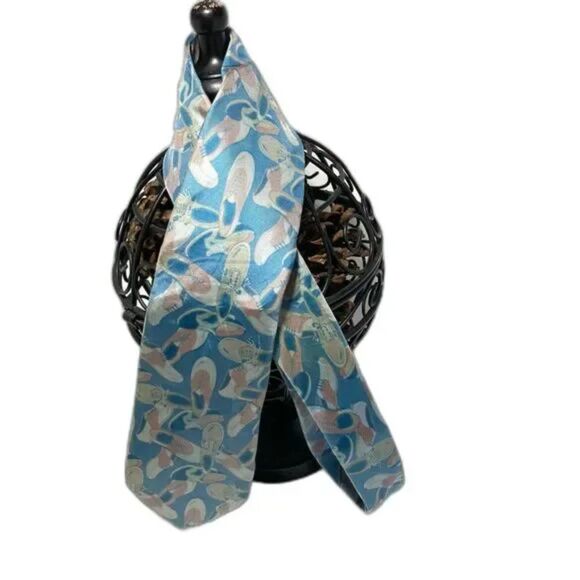 CHAPS RALPH LAUREN Vintage Silk Shoe Design Necktie Tie 55 x 3.25 inches - Picture 1 of 8